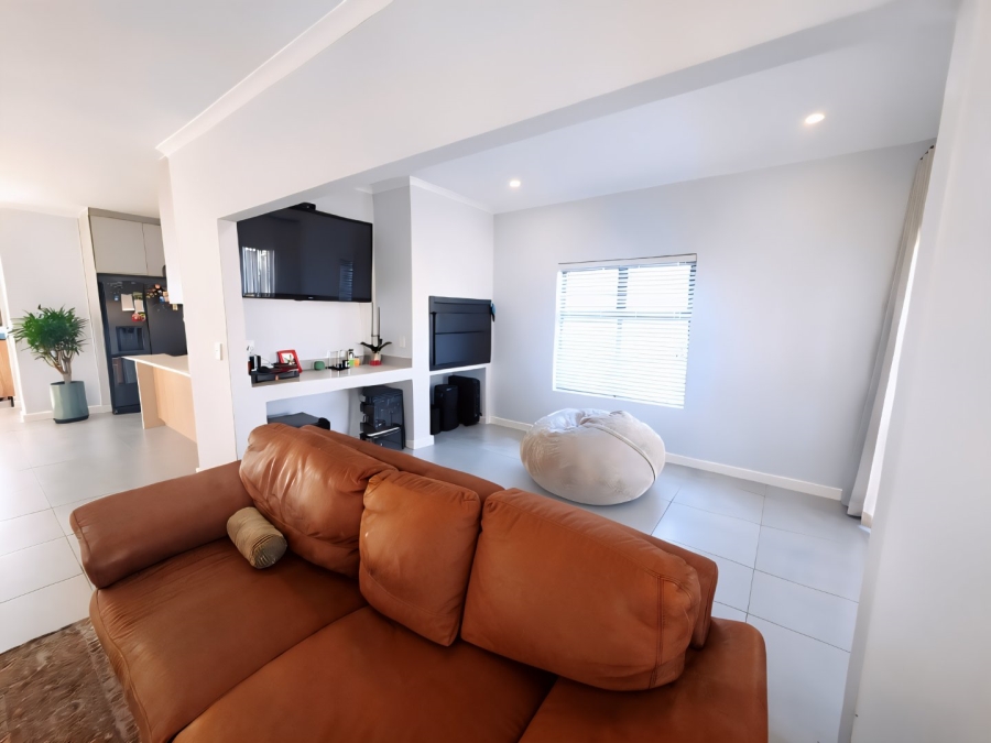 4 Bedroom Property for Sale in Sandown Western Cape